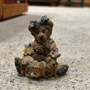 Charming Boyd’s Bear- Justina the message bearer